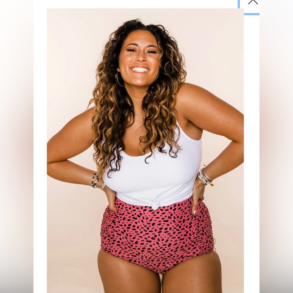 Coral Reef White Traveler Top